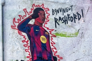 开云APP-加盟倒计时！拉什福德身穿巴萨19号球衣的壁画出现在巴塞罗那街头