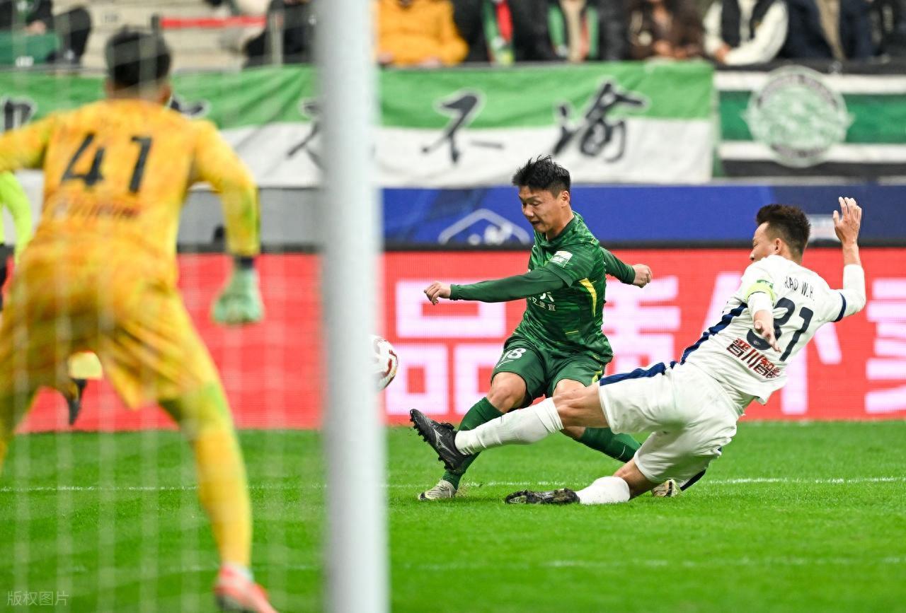 开云APP-26岁国足锋霸放狠话？赛季目标进3球！上赛季只进了2球，引发热议